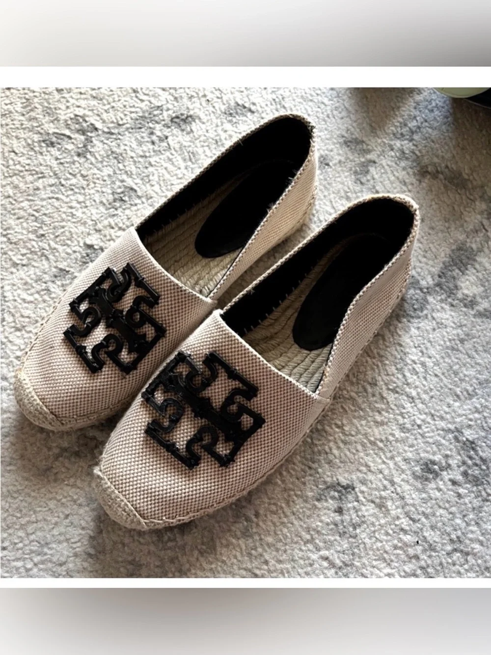 Tory Burch Elegant espadrilles with a black logo accent
